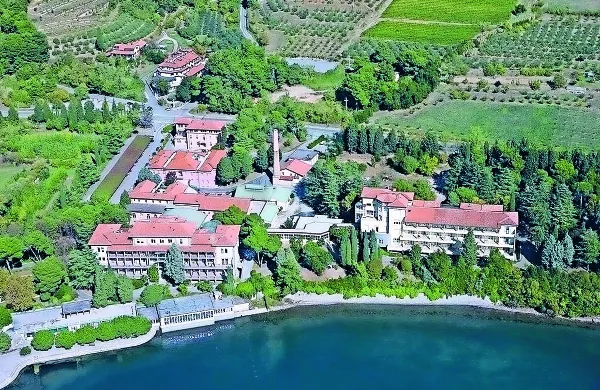 Znanstveno-raziskovalnemu delu  v  Valdoltri posvečajo vse več 
pozornosti, saj je ključno za sodobno  kakovostno zdravljenje.  