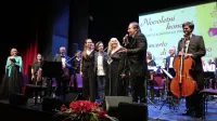  Obalni komorni orkester je tudi letos požel ovacije občinstva, a tokrat še posebej okrepljen tudi s člani obalnega En big banda.  