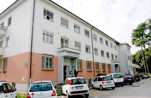 Gradnja prizidka zdravstvenega doma se zamika, direktorica upa, 
da bodo letos pridobili gradbeno dovoljenje. 