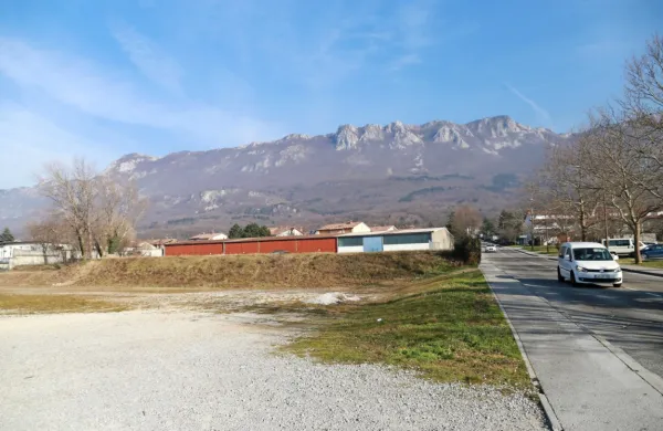 Kdaj bodo znova prodajali zemljišča na Ribniku še ni jasno, župan 
pa, vsaj za zdaj,  ne namerava nižati izklicne cene zanje.