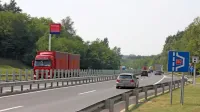Qazim Q. naj bi po ugotovitvah preiskovalcev lani na hitri cesti H4 
kar dvakrat na podoben način okradel tujca.

