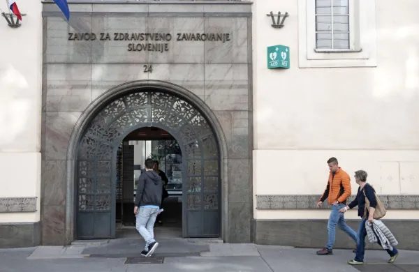 Namesto na komercialne zavarovalnice bi denar po novem prihajal direktno na račun ZZZS.