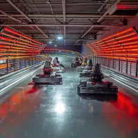 Zabavišče Grand Prix v New Yorku pa je koprsko podjetje  opremilo 
s prvo karting progo na svetu, ki vključuje integrirano LED 
tehnologijo.