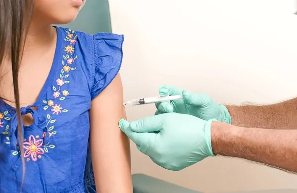 Včeraj so pozvali, naj se ženske udeležujejo preventivnih pregledov in naj se jih čim več cepi proti virusu HPV. Slednje velja tudi
za moške.