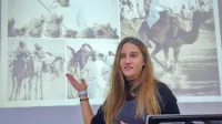 Tjaša Ban (na fotografiji) se je s prijateljico Patricijo Kragelj 
domislila, da bi Arabcem prodajali hrano za tekmovalne kamele.  