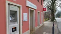 Bo  občini Komen uspelo obdržati v Komnu vsaj bankomat?