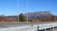 Vaščani Dolenje vasi si zaradi bližine avtoceste želijo protihrupne 
ograje.
