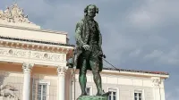 Giuseppe Tartini, skladatelj in violinist, se je rodil 8. aprila 1692 v 
Piranu, umrl pa 26. februarja 1770 v Padovi.