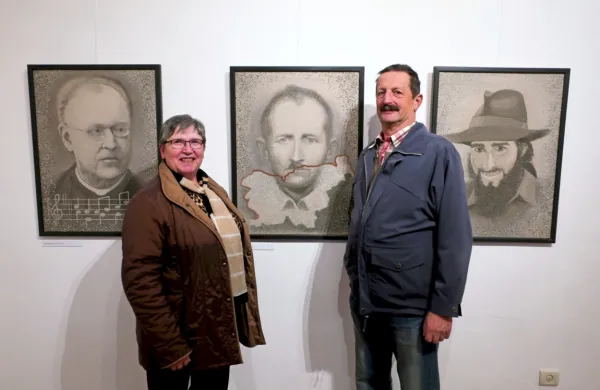 Stanka Golob in mož Milan, za njima na portretih (z leve) Ivan Kokošar, Miha Brovč in Jani Kutin 