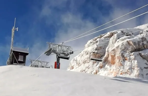 Sedežnico Prevala so usposobili za varno povezavo z italijanskim 
smučiščem.