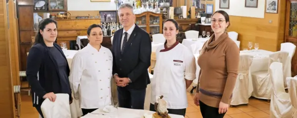 Devetakovi z Vrha sv. Mihaela (manjka Sara):  Tatjana, Gabriella, 
Avguštin, Mihaela in Tjaša. 