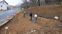 Arheologi domnevajo, da so odkrite arheološke ostaline v Višnjah 
del državne rimske ceste, ki je vodila iz Akvileje (Ogleja) v Emono 
(Ljubljano).    