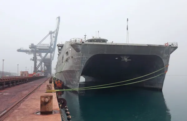 Voja&scaron;ka ladja je sprejela obiskovalce