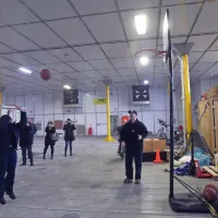 V velikem skladišču je delček namenjen rekreaciji 