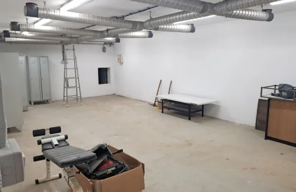 Delavci podjetja IGC Projekt morajo temeljito prenoviti zdajšnje 
prostore zaklonišča, ki meri približno 200 kvadratnih metrov.