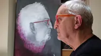 Vladimir Jurc ob portretu, na katerem ga je upodobil sin Jakob