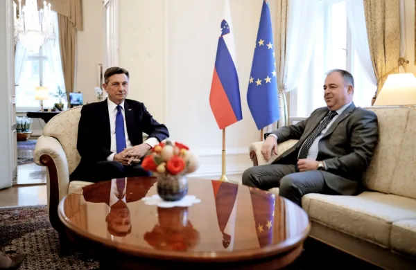 Predsednik države Borut Pahor (levo) se bo z vodji poslanskih 
skupin pogovarjal še danes in jutri. Včeraj je kot prvega sprejel 
Danijela Krivca (SDS). 