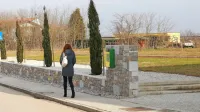 Vaški park so obdali s kamnitim obzidjem, letos bodo v njem 
namestili še klopce in zasadili zelenje.   