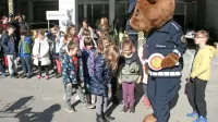 Otroci so bili najbolj navdušeni nad policijsko medvedko Piko.
