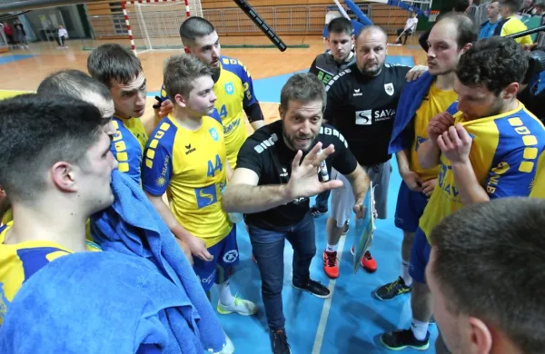 Kakšno taktiko pripravlja koprski trener Uroš Rapotec za ekipo iz 
Ribnice?