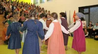 Dan odprtih vrat prilagojenega programa z nižjim izobrazbenim 
standardom so  obogatili s prisrčnim nastopom.   