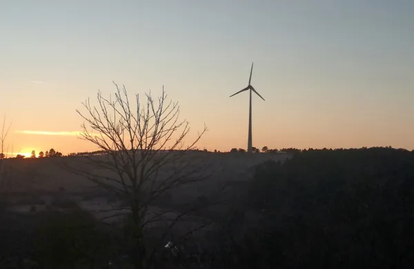 Da bi postavili še eno vetrnico ob obstoječi v Dolenji vasi, 
investitorji potrebujejo naravovarstveno soglasje.