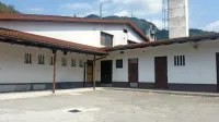 Nekdanja policijska postaja je zdaj skladišče, namesto da bi bile v 
njej postelje za ostarele. 
