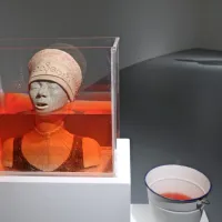 Slovenski slavček - priseljenka iz Burme  se je s tetoviranjem obraza  ognila prostituciji.