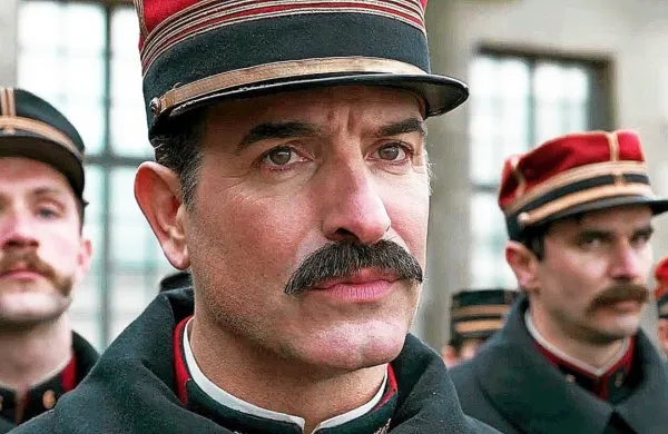  V središču filma Obtožujem! je znamenita afera Dreyfus. 