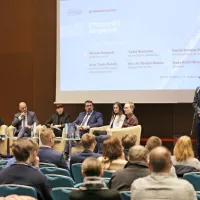 Naj gredo v tujino po izkušnje, a naj jih nato prinesejo domov