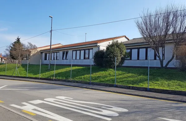 Na Škofijah bodo čez približno dve leti dobili novo šolo, ki bo 
nadomestila star montažni objekt iz leta 1977.