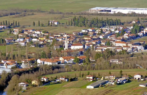 Ker primanjkuje gradbenih parcel, je vsaka sprememba iz kmetijskega  v stavbno zemljišče dobrodošla.  
