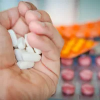 Vsako oredpisano zdravilo je treba jemati po navodilu zdravnika, 
ki ga bolniku ob izdaji recepta ponovi tudi farmacevt v lekarni. 