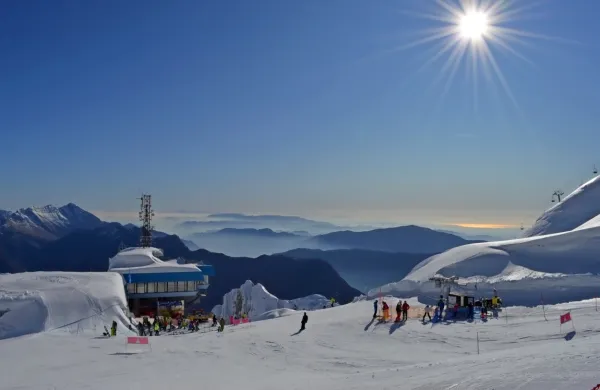Medtem ko je dolina v oblakih in megli, na Kaninu sije sonce.