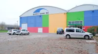 Postopki prodaje se vlečejo, a vrata centra naj bi za športnike in 
organizatorje prireditev ostala odprta.  