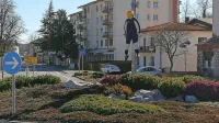  Značilni obešeni pusti na Bistriškem opozarjajo, da je prišel čas za 
pust.