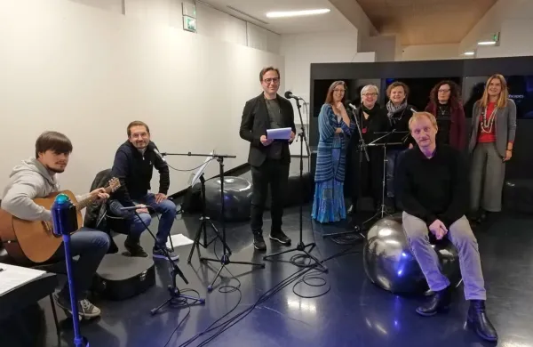 Literarni večer v Špetru Slovenov je združil pesnice, glasbenike in 
kulturne delavce iz Benečije. 