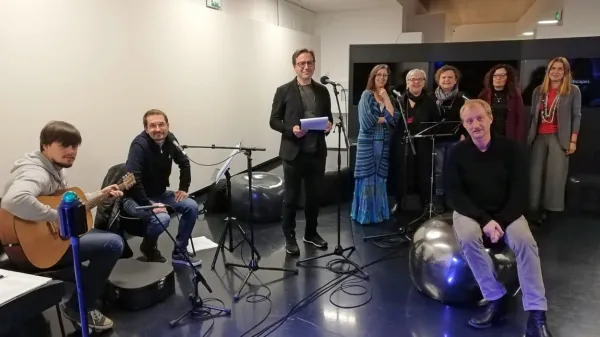 Literarni večer v Špetru Slovenov je združil pesnice, glasbenike in 
kulturne delavce iz Benečije. 