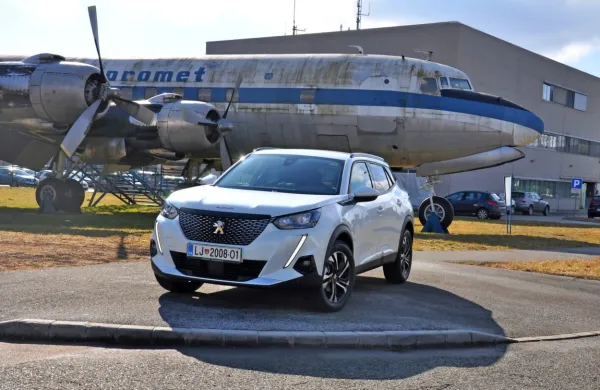 Dosedanja povprečna starost kupca Peugeotovega modela 2008 je 
bila 57 let. S prihodom novega upajo, da se bo starostna meja 
nekoliko znižala.