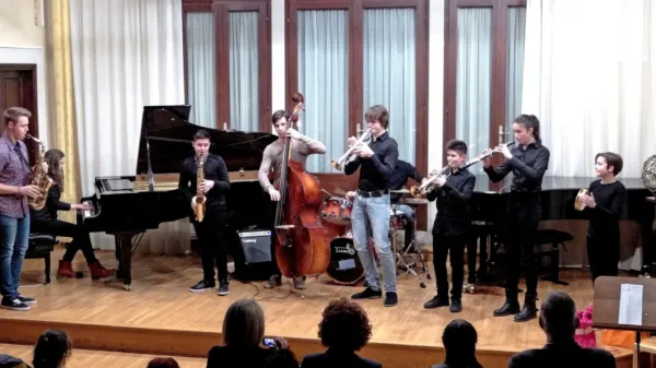 

Zlatonagrajeni s  tekmovanja TEMSIG 2016 Jazz Kombo GŠ Postojna na zaključnem koncertu primorskih nagrajencev na GŠ Koper.