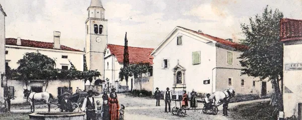 Od leta 1872 je sredi  dutovskega placa kraljeval lep in uporaben vodnjak. 