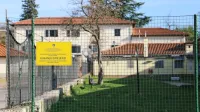 Med pravosodnimi policisti v novogoriškem oddelku koprskega 
zapora vlada hudo nezadovoljstvo, saj ne poznajo ključa, po 
katerem niso dobili dodatka za povečan obseg dela.