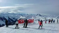 Smučišča nad Kitzbühlom so prepoznavna in obljudena. 