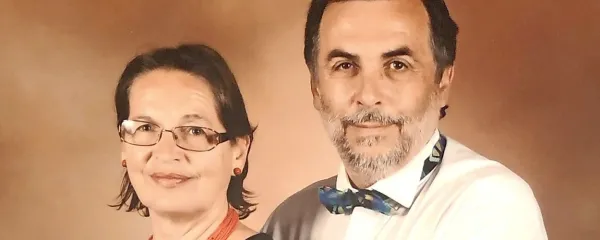 Tipičen primorski par soglasno na križarjenju.