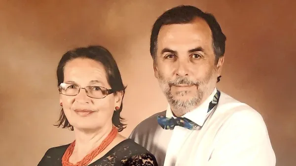 Tipičen primorski par soglasno na križarjenju.