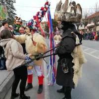 Hrušiški škoromati so v svoje klešče tudi tokrat lovili dekleta. 