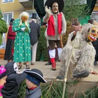 Laufarji vsi razigrani, saj imajo krivca - Pusta - za vse, kar jih žuli, 
lepo pri roki.