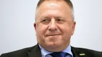 Posledice izbruha koronavirusa na slovensko gospodarstvo še 
niso velike, je pa že opaziti nekatere težave, je po sestanku z 
direktorji nekaterih večjih podjetij povzel minister za gospodarstvo Zdravko Počivalšek. 