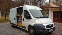 Potujoča trgovina vsak torek in četrtek dopoldne obišče Brkine in 
Vremsko dolino. 