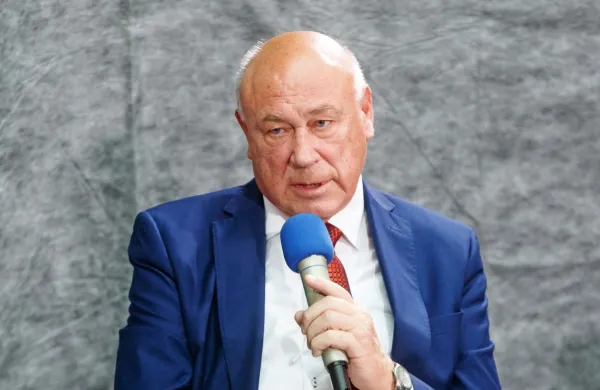 Stanko Markovčič pravi, da se za funkcijo člana upravnega odbora
Postojnske jame ni ponujal sam, pač pa je s kandidaturo soglašal,
potem ko mu je to predlagal župan.